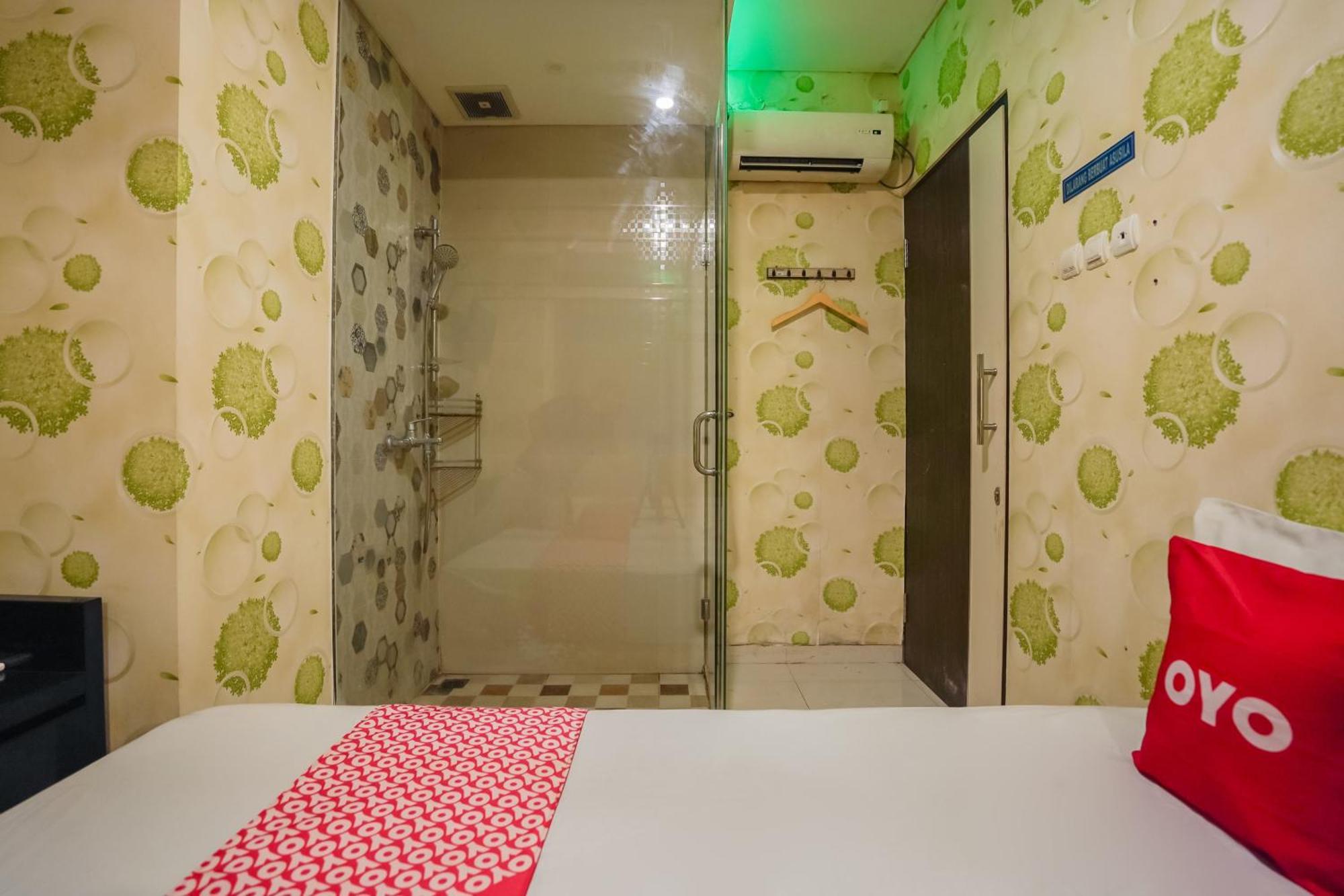 Super Oyo Capital O 92633 Spring Hotel Gubeng 泗水 外观 照片